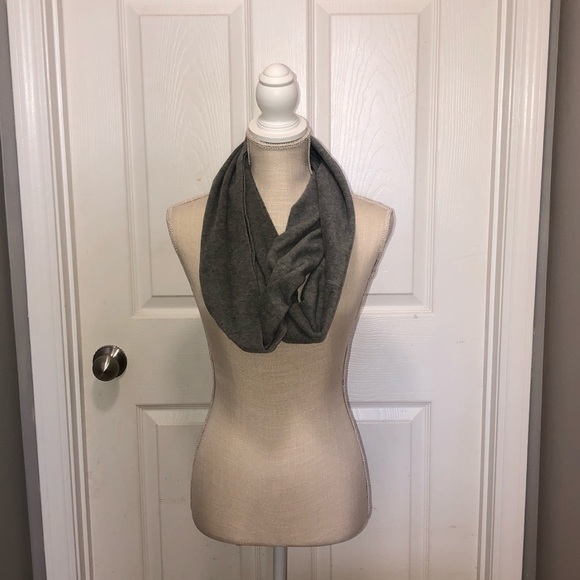 Old Navy Grey Fleece Scoop Scarf - Picture 2 of 3